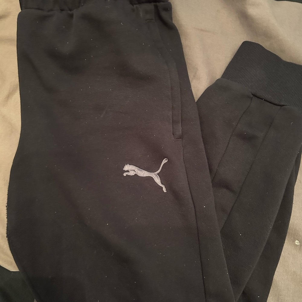 PUMA JOGGERS to sell
Size small